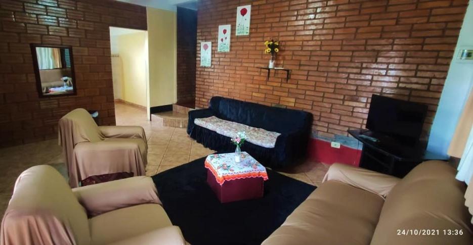 Iguazu Alojamiento "La Casa" 푸에르토이과수 외부 사진